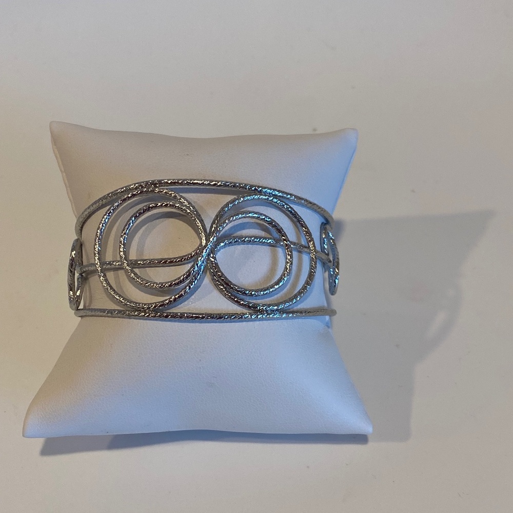 Women’s StainlessSteel adjustable cuff bangle
